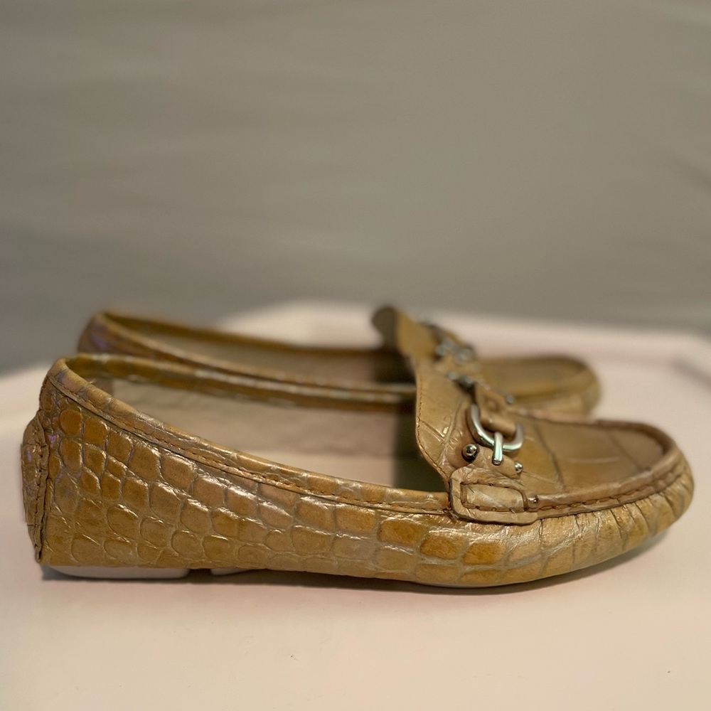 Donald J Pliner Viky Loafers